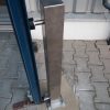 Odbojnica słupowa z amortyzatorami dla zabezpieczenia drzwi