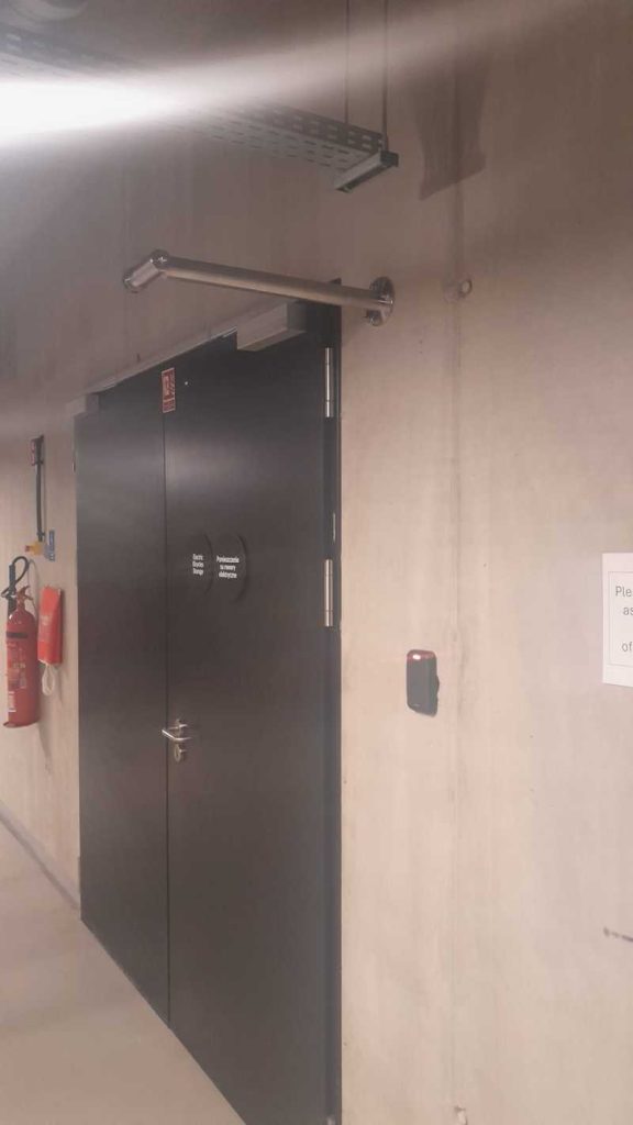 Ścienny odbojnik drzwiowy typu PRESTIGE V - skok amortyzacji 36 mm